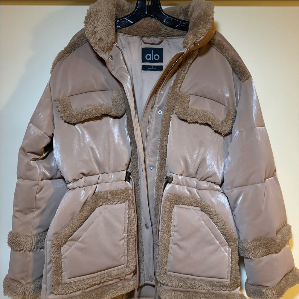 ALO Yoga Women's Brown Puffer Jacket with Faux Fur